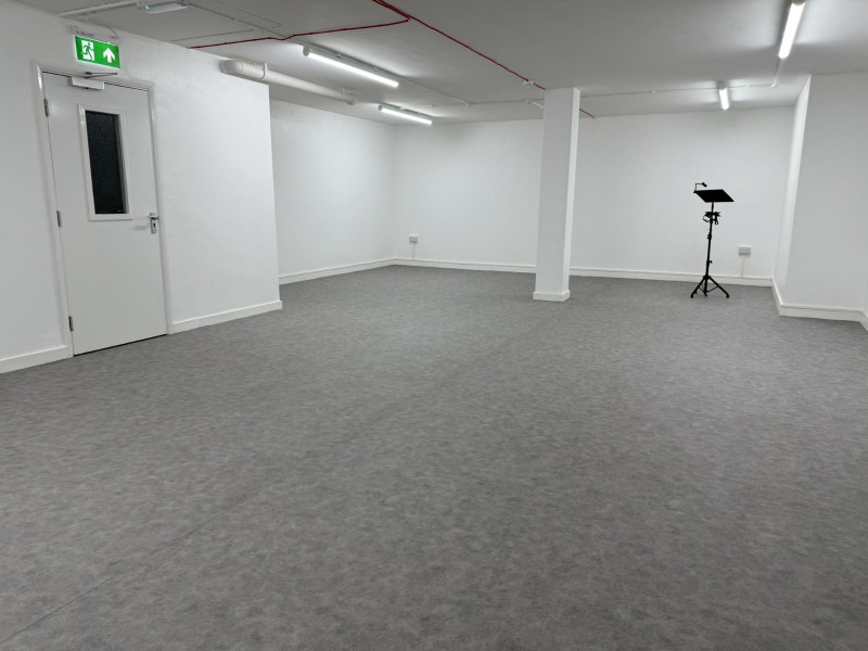 Main Hall - Orange Room (LG)