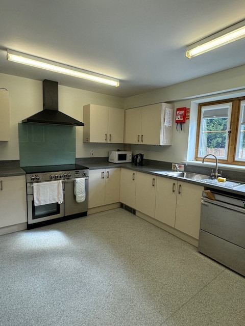 Fully Fitted Kitchen