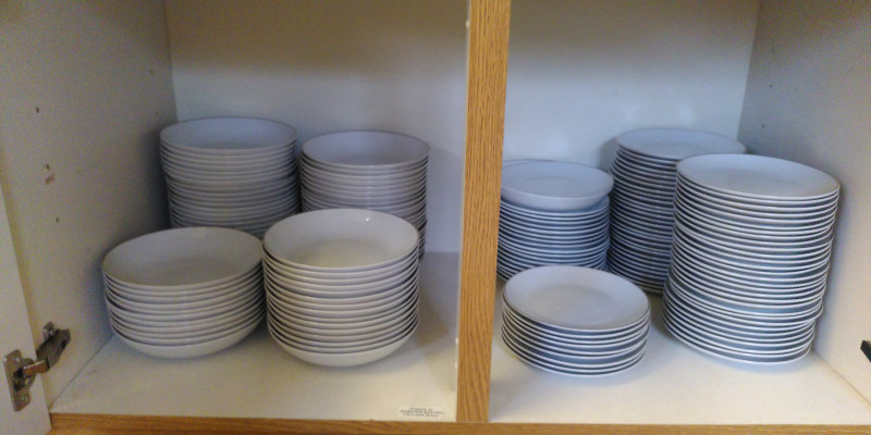 Plates, bowls and cups for 85