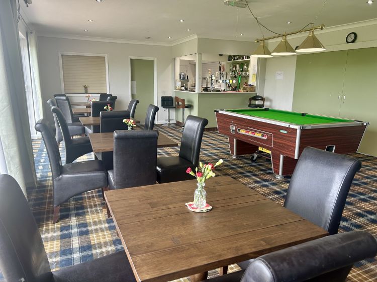 Bar & Pool table