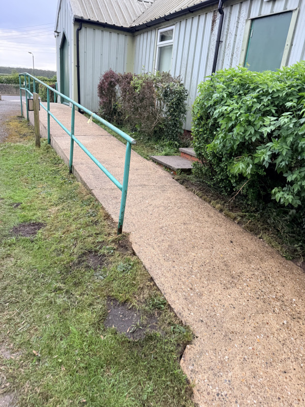 There's accessible access to the hall