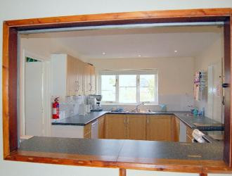 Fully fitted kitchen