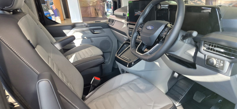 MPV - 8 Seater EV Ford Tourneo Controls