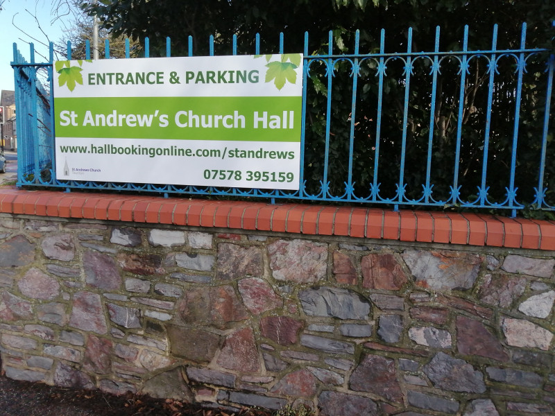 Parking for 7 vehicles next to the hall entrance.