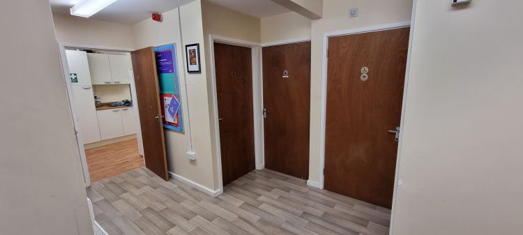 Entrance Lobby & Toilets