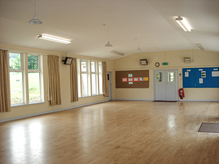 Hall towards main entrance for 80 - 150 people